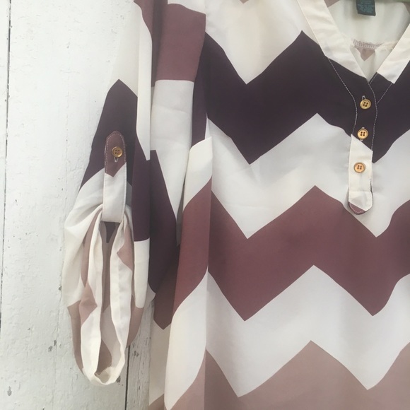 Rue 1x ls tunic. Chevron Flattering - Picture 3 of 6